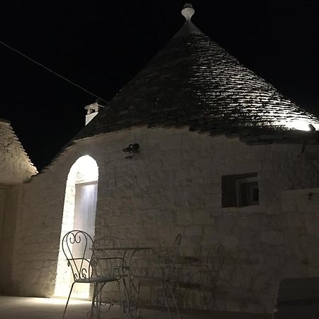 Trulli Le 2 Nicchie Villa โลโกโรตอนโด ภายนอก รูปภาพ