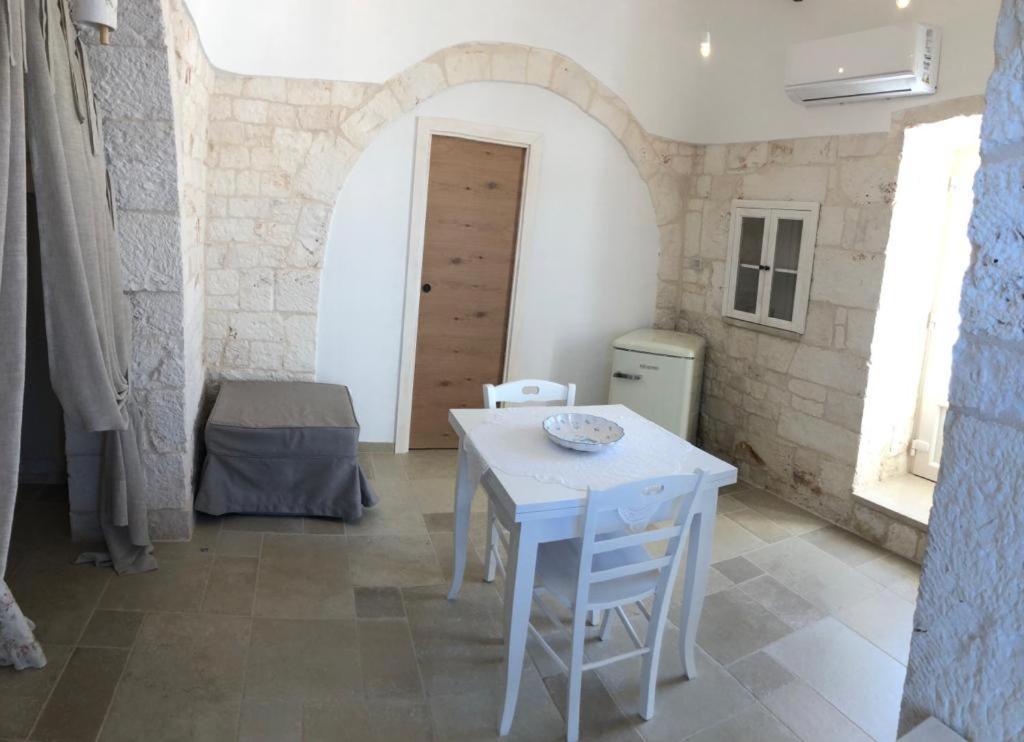 Trulli Le 2 Nicchie Villa โลโกโรตอนโด ภายนอก รูปภาพ