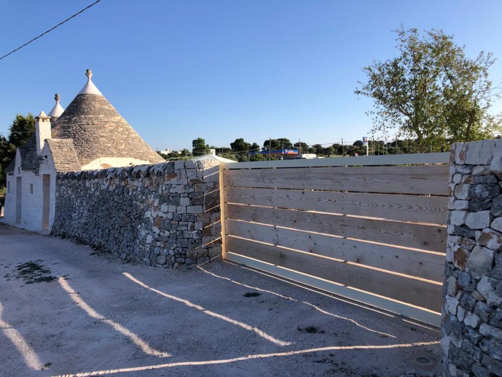 Trulli Le 2 Nicchie Villa โลโกโรตอนโด ภายนอก รูปภาพ