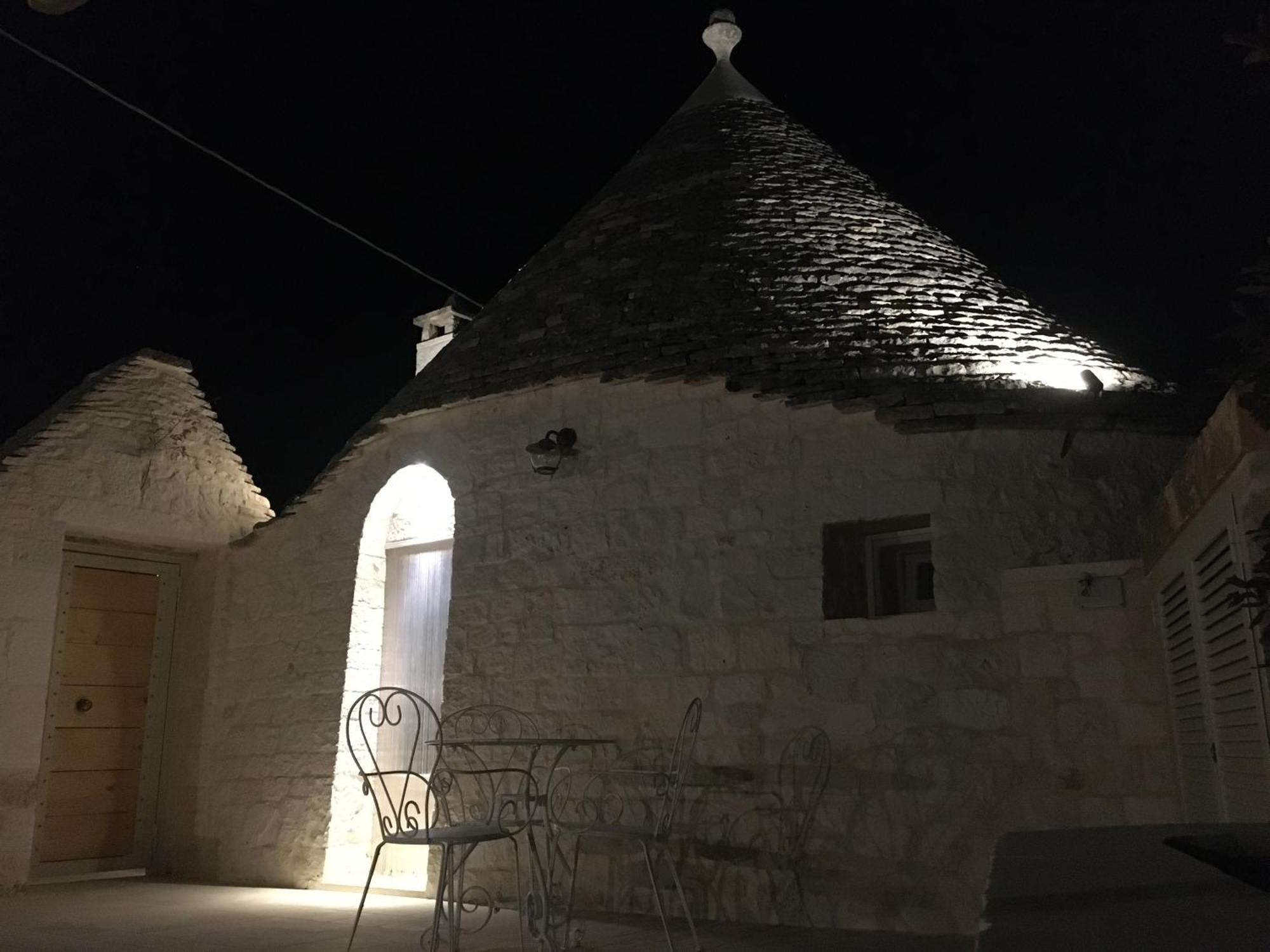 Trulli Le 2 Nicchie Villa โลโกโรตอนโด ภายนอก รูปภาพ