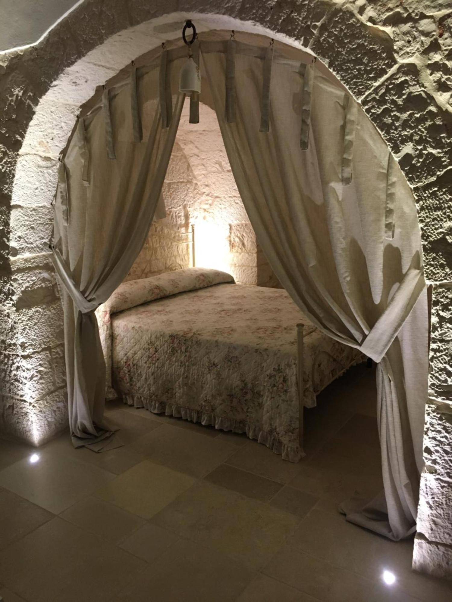 Trulli Le 2 Nicchie Villa โลโกโรตอนโด ภายนอก รูปภาพ